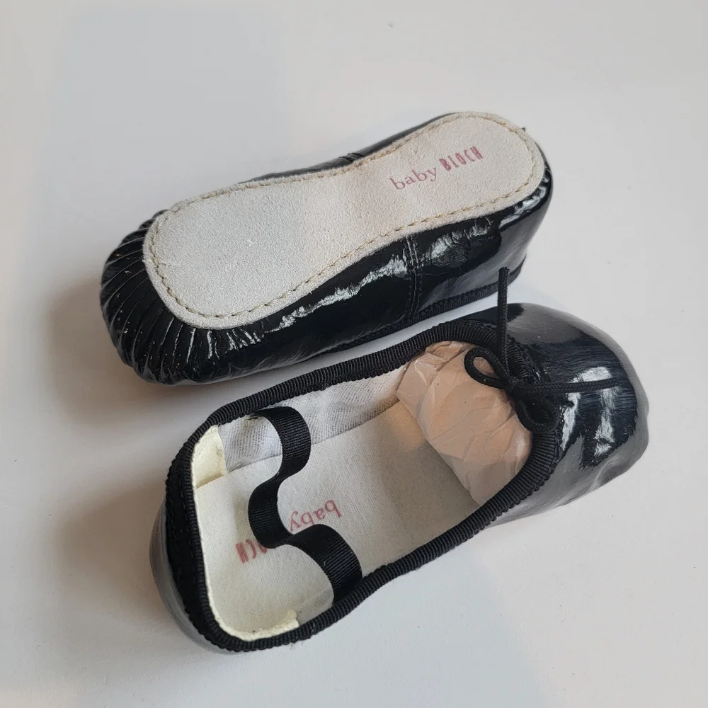 BLOCH BABY GIRLS BALLET SLIPPERS.  NEW size 21 in black patent leather gorgeous